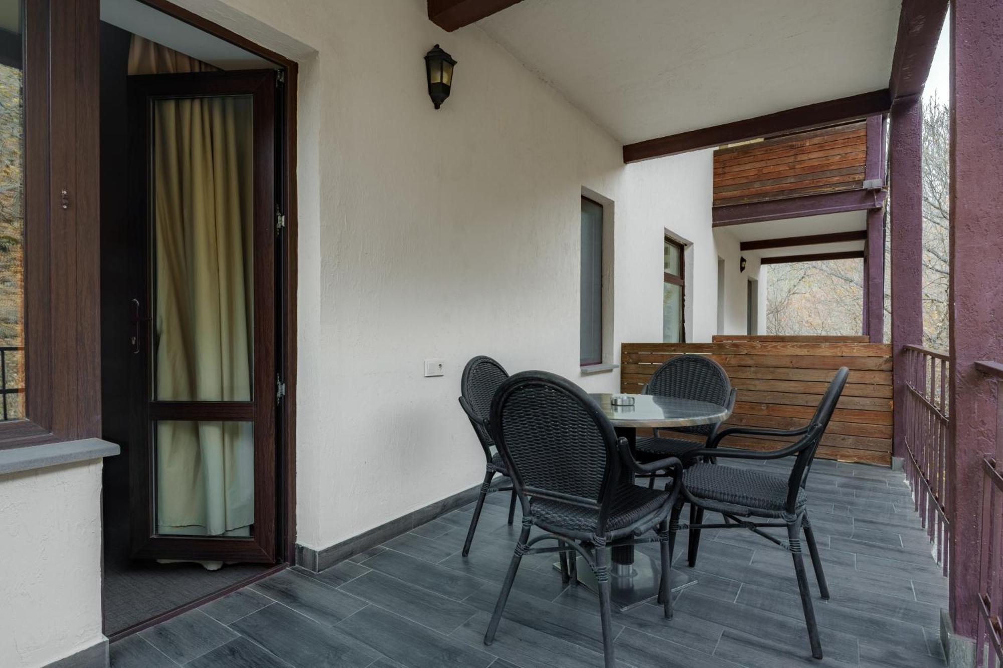 Apricot Aghveran Resort Екстер'єр фото